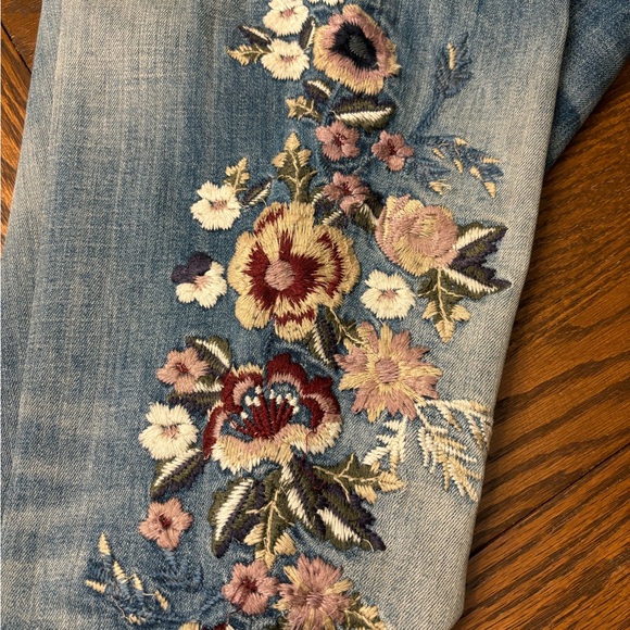 Driftwood Jackie floral embroidered jeans | size 26 - Picture 6 of 6